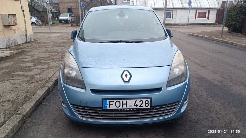 Photo 1 - Renault Grand Scenic 2010 y Hatchback