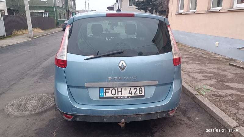 Photo 4 - Renault Grand Scenic 2010 y Hatchback