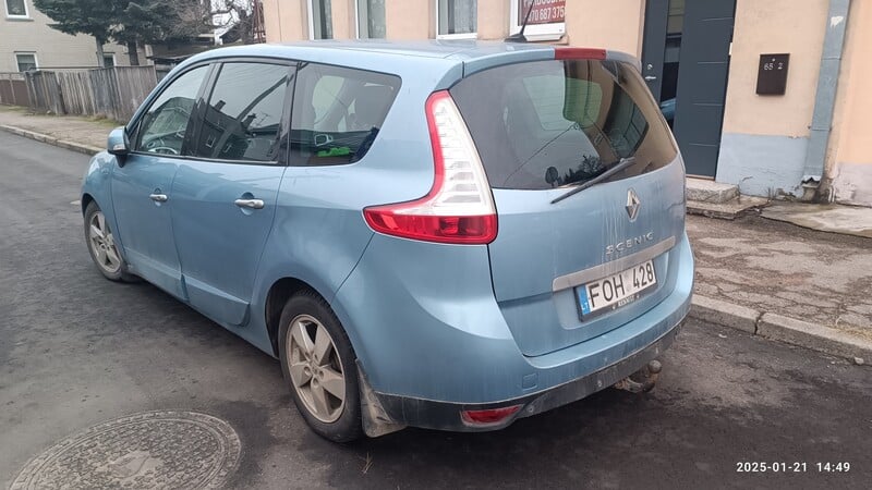 Photo 7 - Renault Grand Scenic 2010 y Hatchback