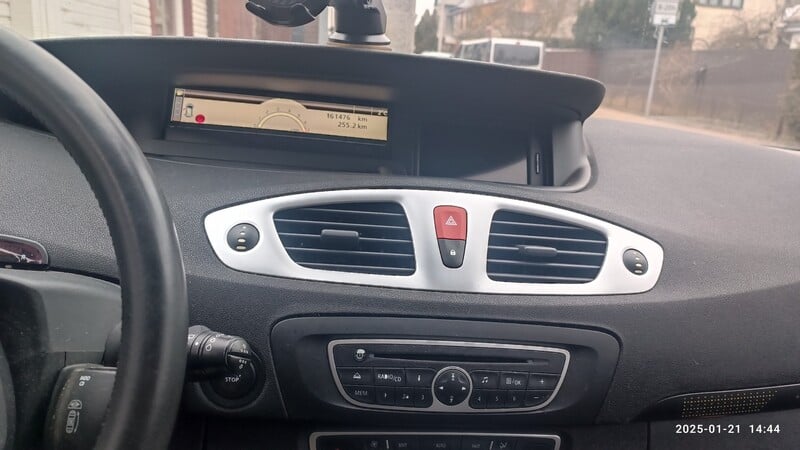 Photo 11 - Renault Grand Scenic 2010 y Hatchback