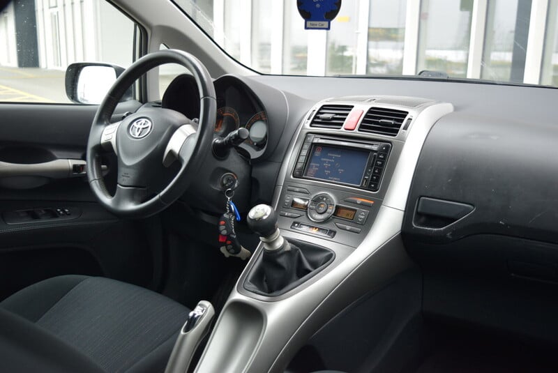 Nuotrauka 10 - Toyota Auris 2010 m Hečbekas