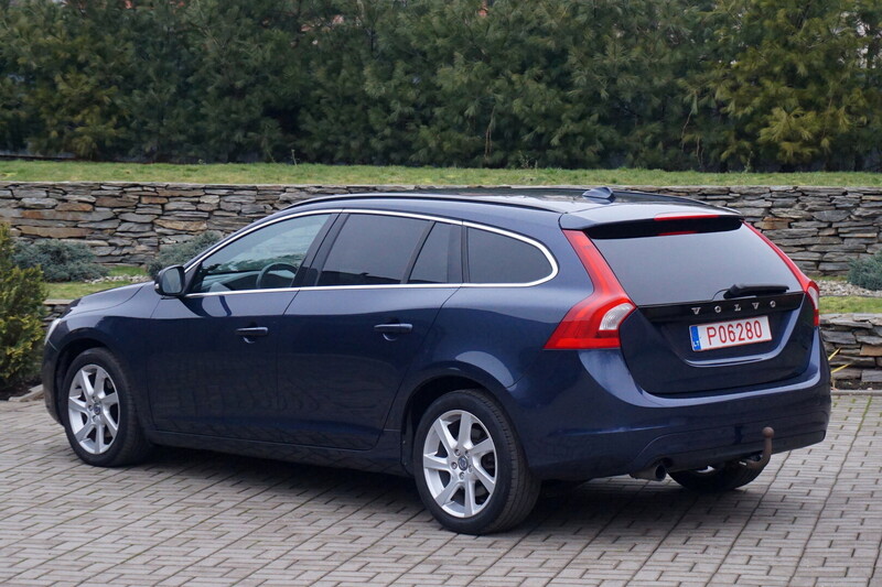 Фотография 3 - Volvo V60 2014 г Универсал