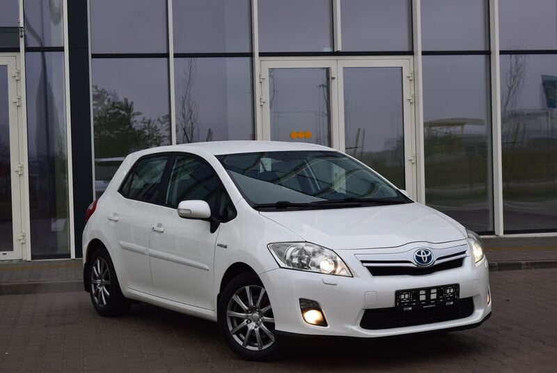 Фотография 1 - Toyota Auris 2011 г Хэтчбек