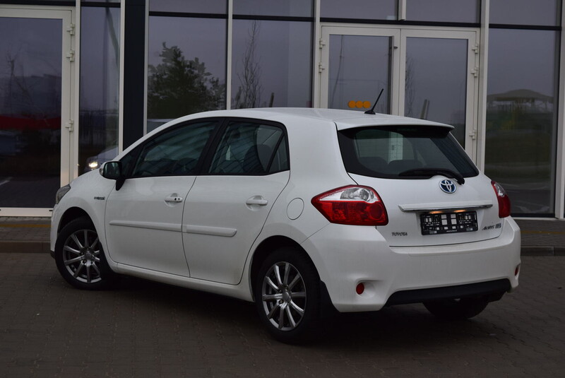 Фотография 6 - Toyota Auris 2011 г Хэтчбек