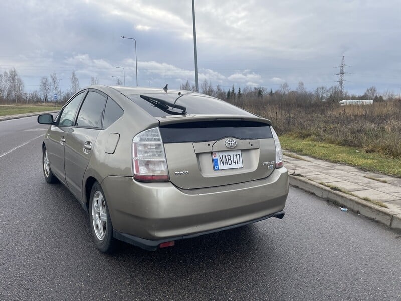 Photo 5 - Toyota Prius 2005 y Hatchback