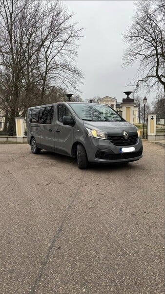 Photo 1 - Renault Trafic 2018 y Minibus