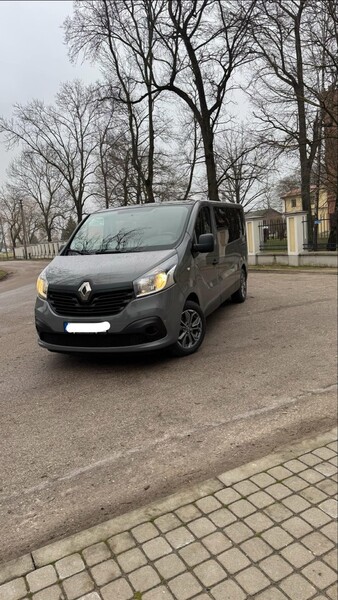 Photo 2 - Renault Trafic 2018 y Minibus