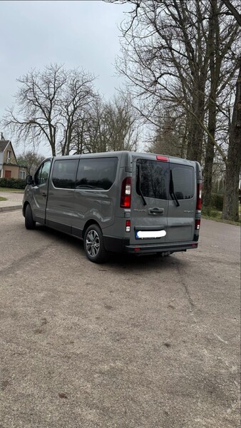 Photo 3 - Renault Trafic 2018 y Minibus