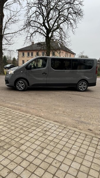 Photo 4 - Renault Trafic 2018 y Minibus