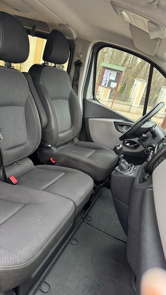 Photo 9 - Renault Trafic 2018 y Minibus