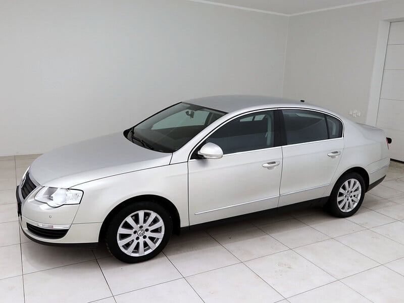 Фотография 2 - Volkswagen Passat 2010 г Седан