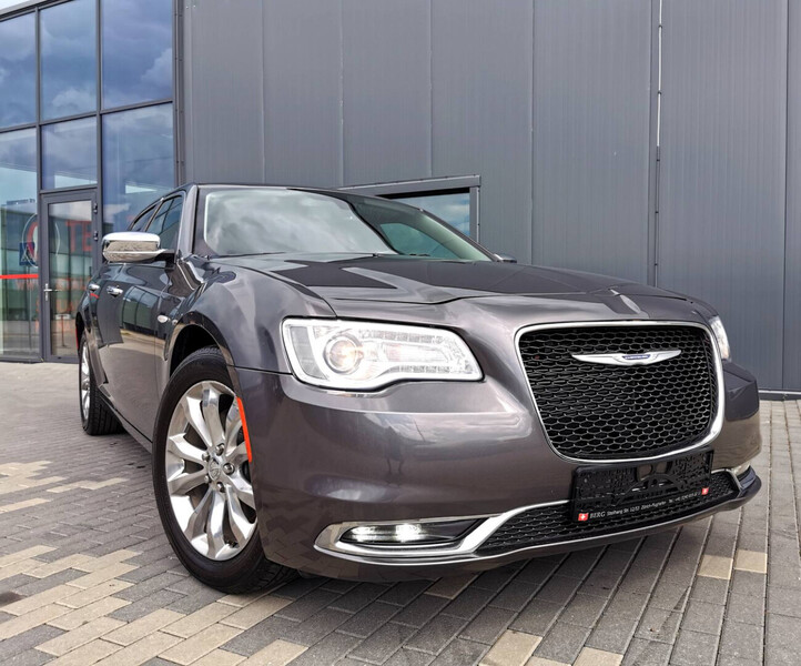 Фотография 2 - Chrysler 300C 2019 г Седан