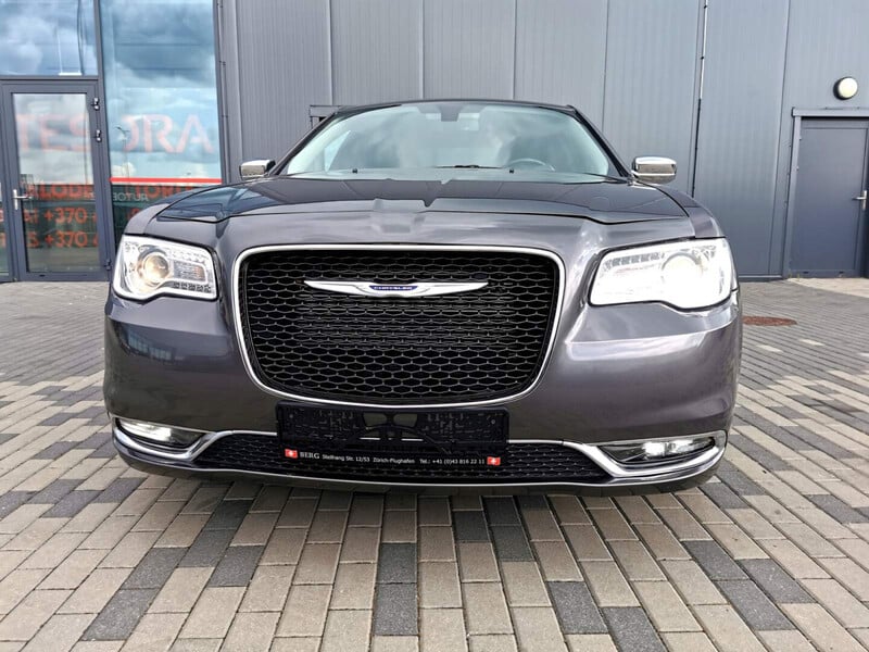 Фотография 3 - Chrysler 300C 2019 г Седан