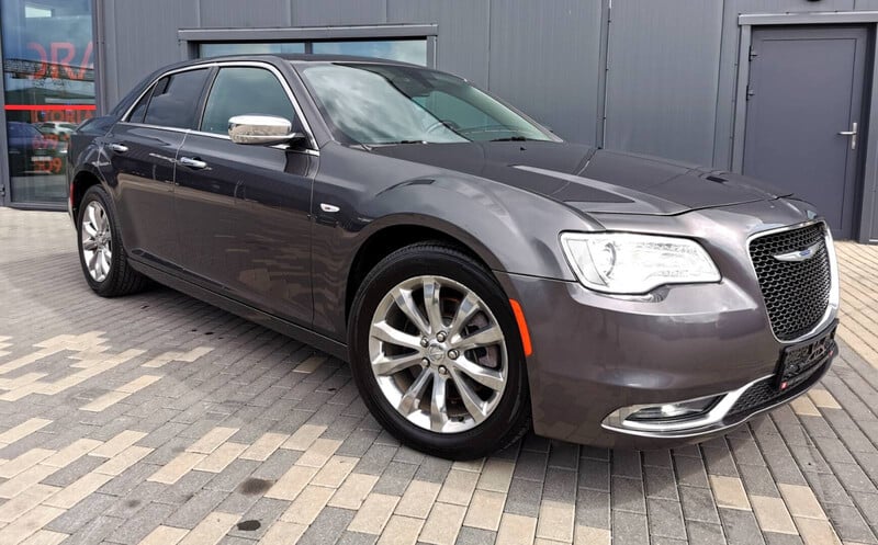 Фотография 6 - Chrysler 300C 2019 г Седан