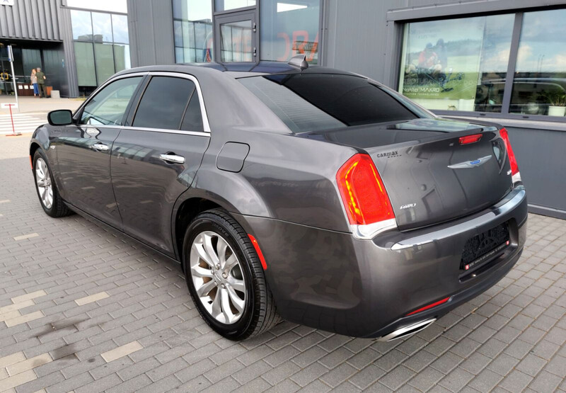 Фотография 8 - Chrysler 300C 2019 г Седан