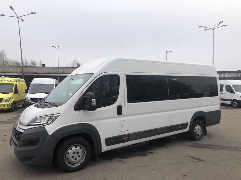 Photo 2 - Citroen Jumper 2016 y Minibus