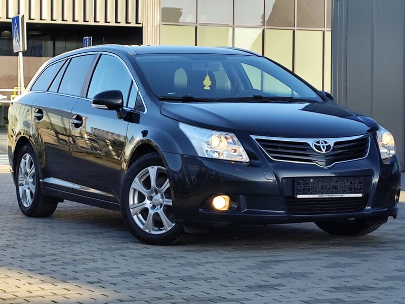 Photo 1 - Toyota Avensis 2011 y Wagon