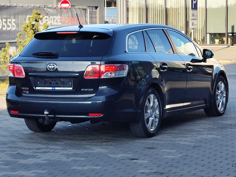 Photo 9 - Toyota Avensis 2011 y Wagon