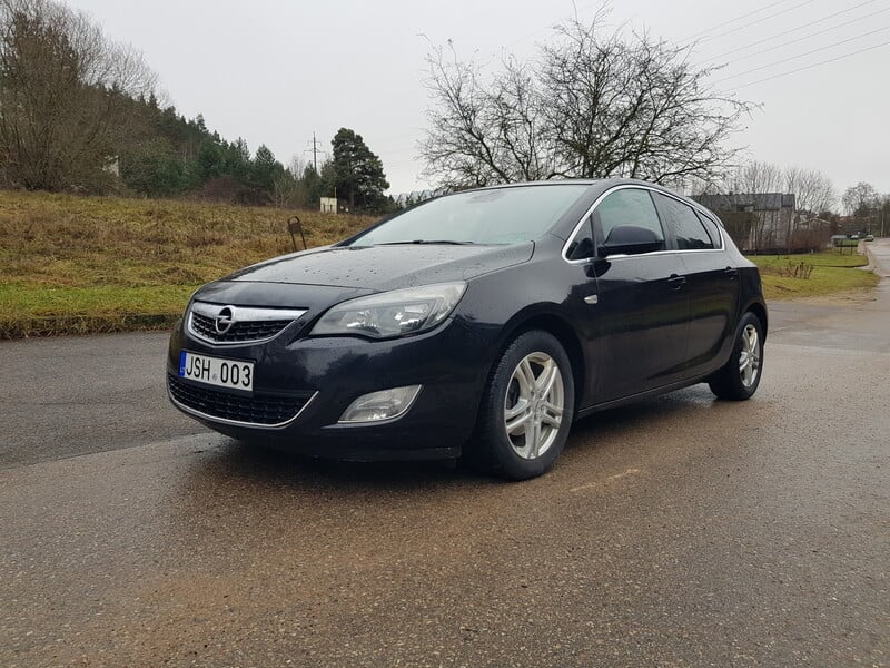 Фотография 7 - Opel Astra 2010 г Хэтчбек