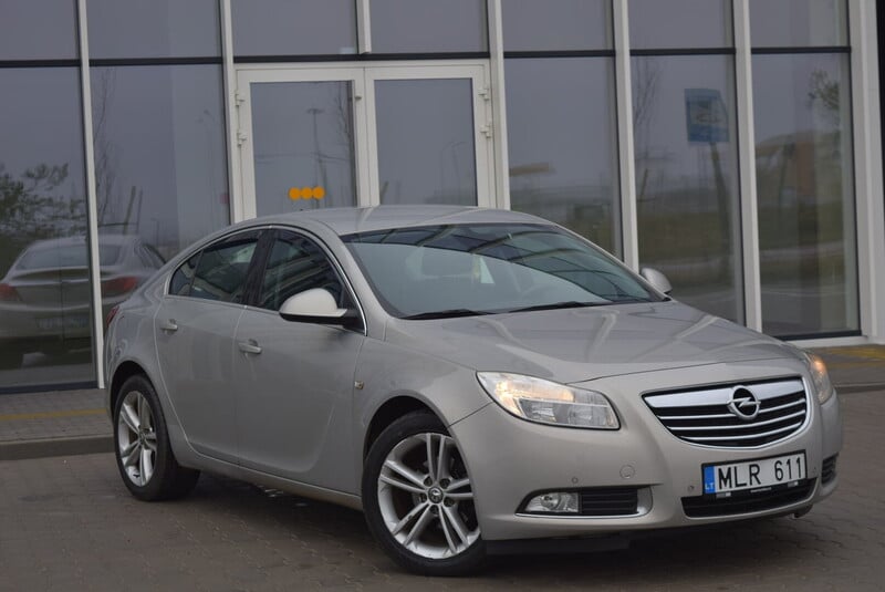 Photo 1 - Opel Insignia 2010 y Sedan