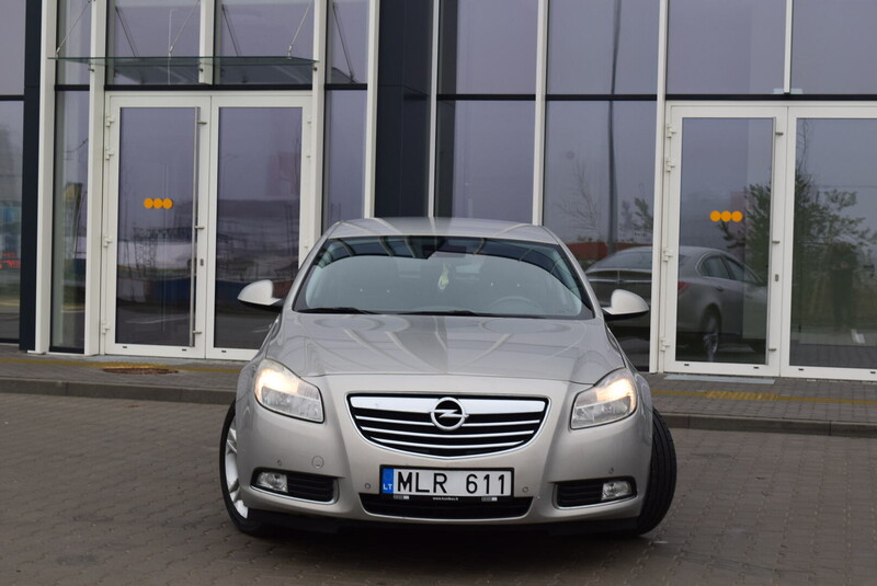 Photo 2 - Opel Insignia 2010 y Sedan