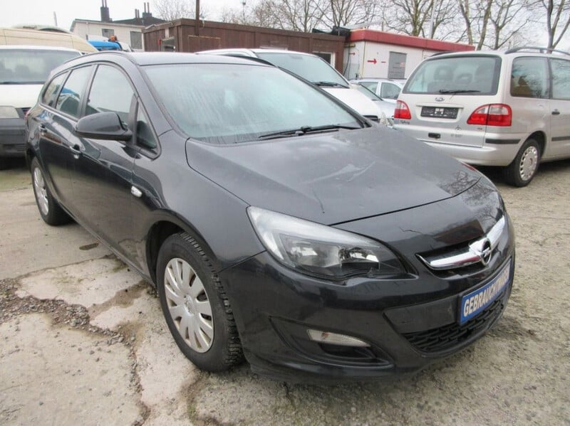 Фотография 1 - Opel Astra 2015 г Универсал