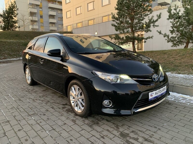 Фотография 3 - Toyota Auris 2014 г Универсал