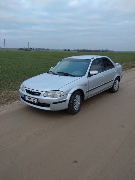 Photo 1 - Mazda 323 2000 y Sedan