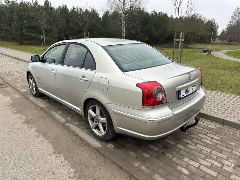 Фотография 5 - Toyota Avensis 2007 г Хэтчбек