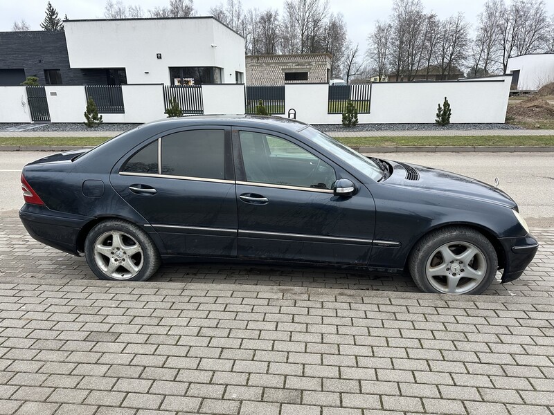 Photo 2 - Mercedes-Benz C 200 2002 y Sedan