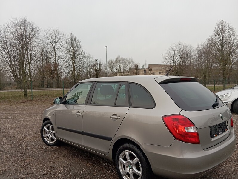 Photo 6 - Skoda Fabia 2010 y Wagon