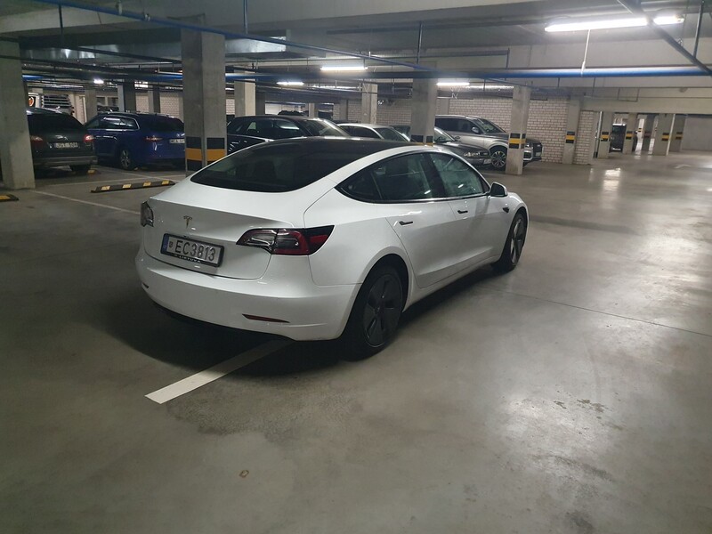 Фотография 4 - Tesla Model 3 2021 г Седан