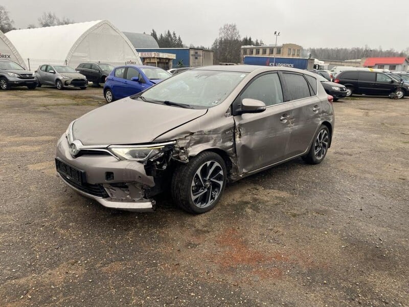 Photo 1 - Toyota Auris 2015 y Hatchback