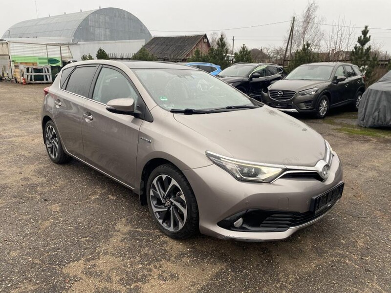 Photo 2 - Toyota Auris 2015 y Hatchback