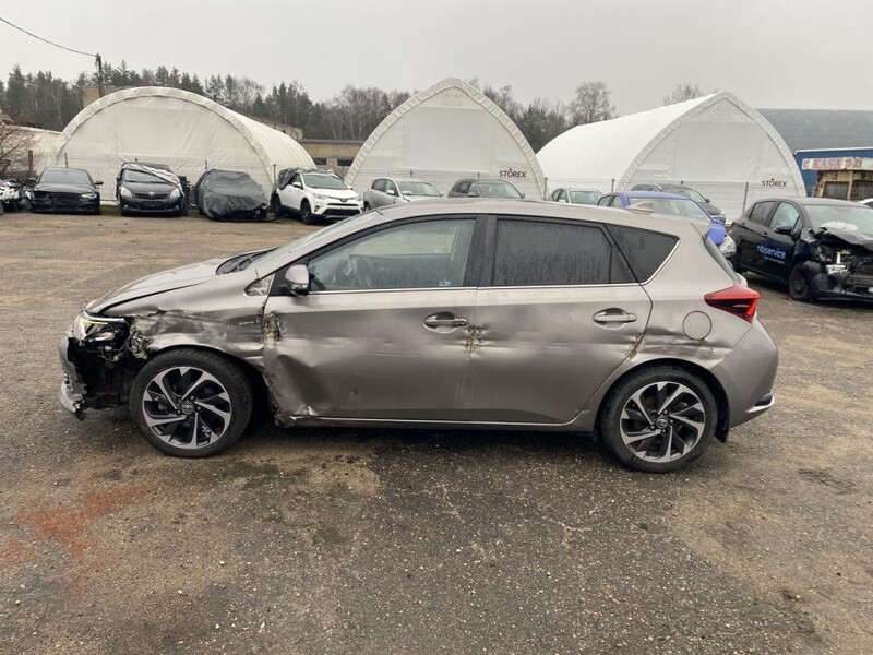 Photo 5 - Toyota Auris 2015 y Hatchback