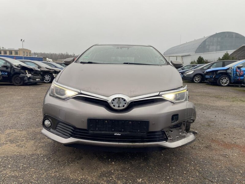 Photo 6 - Toyota Auris 2015 y Hatchback