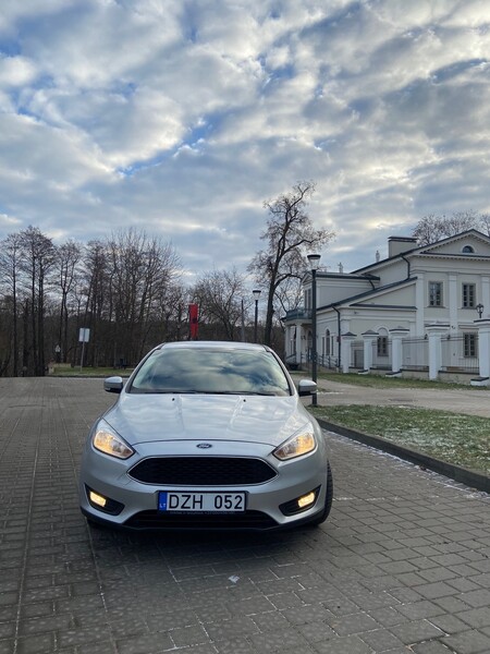 Photo 1 - Ford Focus 2016 y Hatchback