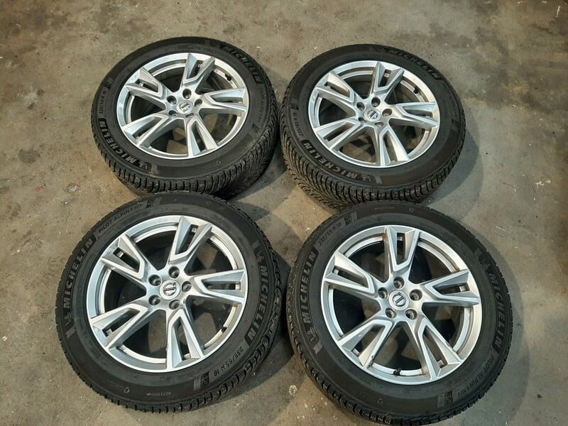 Photo 1 - Volvo XC40 XC40 light alloy R18 rims