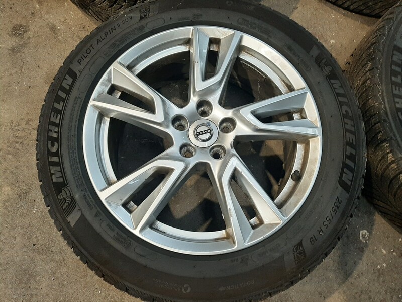 Photo 4 - Volvo XC40 XC40 light alloy R18 rims