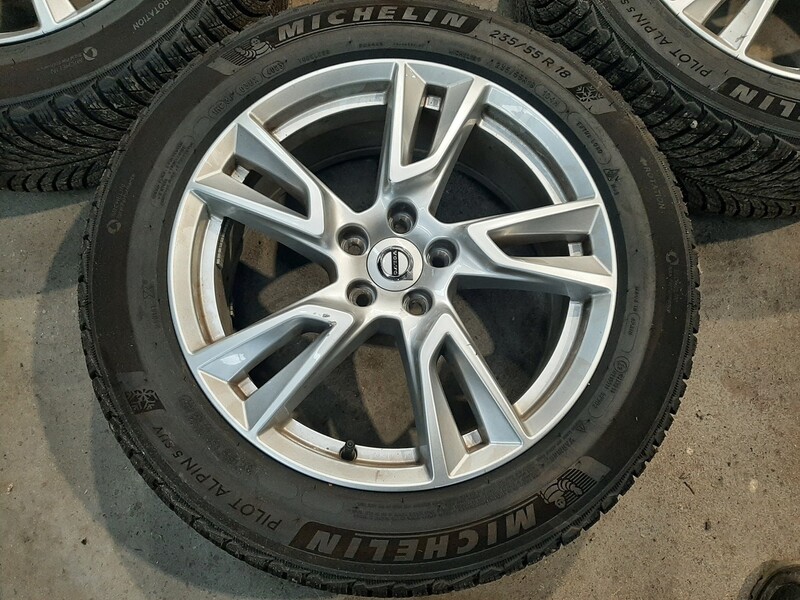 Photo 6 - Volvo XC40 XC40 light alloy R18 rims