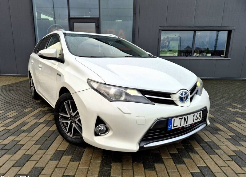 Photo 1 - Toyota Auris 2015 y Wagon