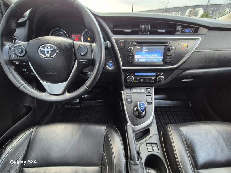 Photo 3 - Toyota Auris 2015 y Wagon