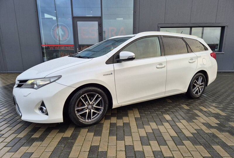 Photo 7 - Toyota Auris 2015 y Wagon