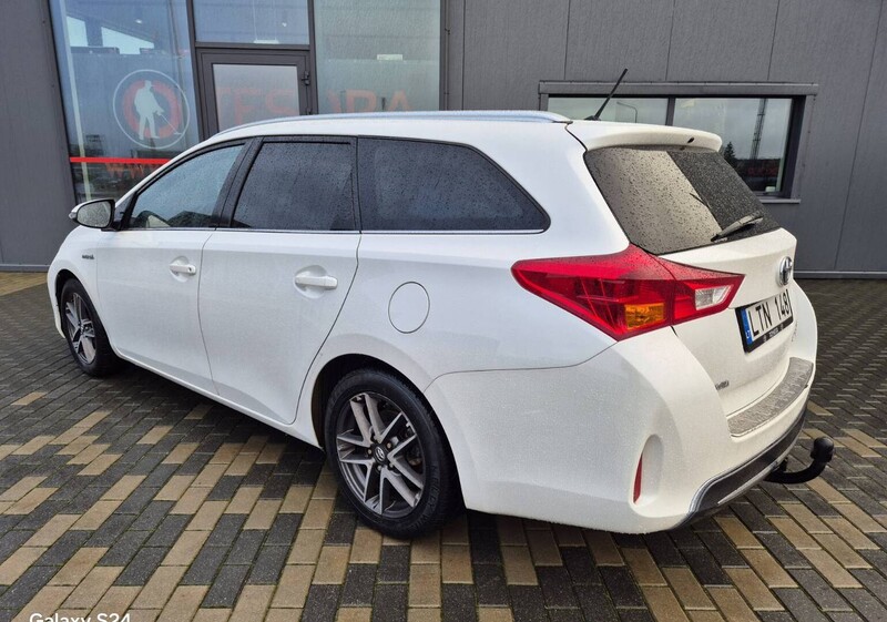 Photo 9 - Toyota Auris 2015 y Wagon