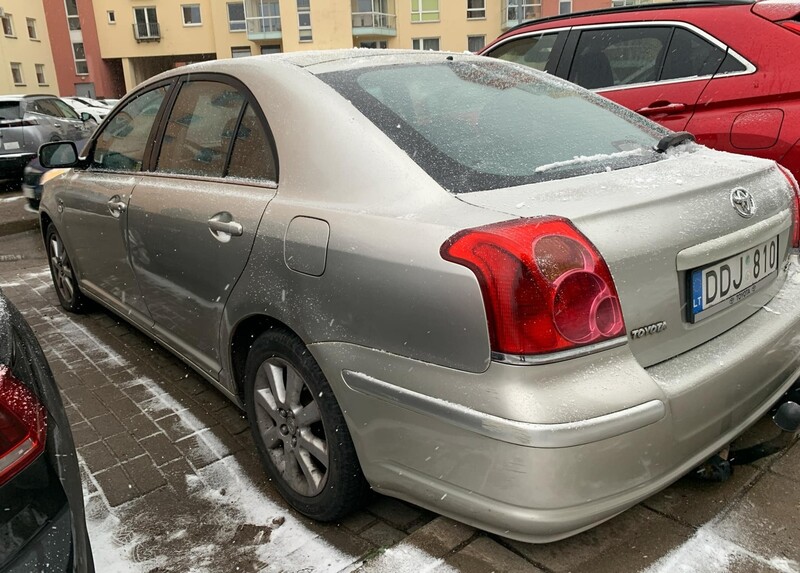 Фотография 5 - Toyota Avensis 2003 г Хэтчбек