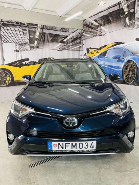 Photo 2 - Toyota RAV4 2018 y Off-road / Crossover