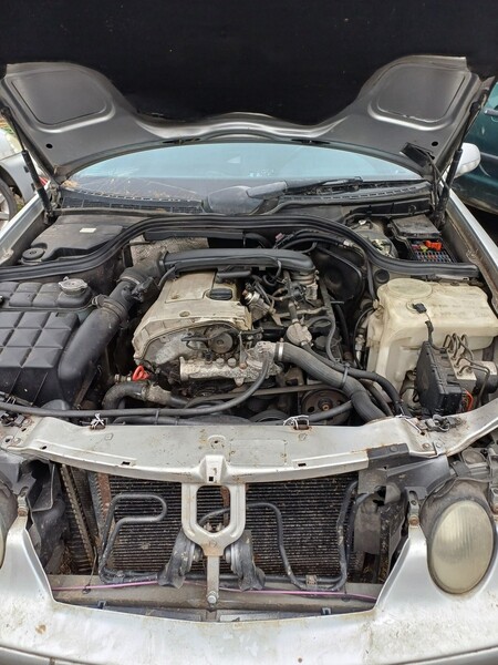 Photo 2 - Mercedes-Benz Clk 200 2000 y parts