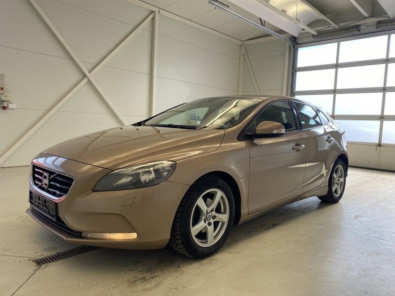 Фотография 1 - Volvo V40 2013 г Хэтчбек