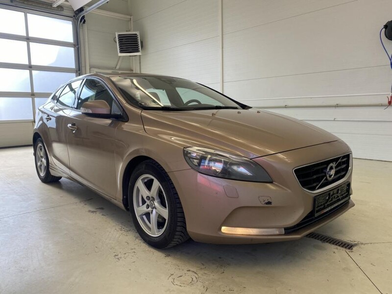 Фотография 2 - Volvo V40 2013 г Хэтчбек