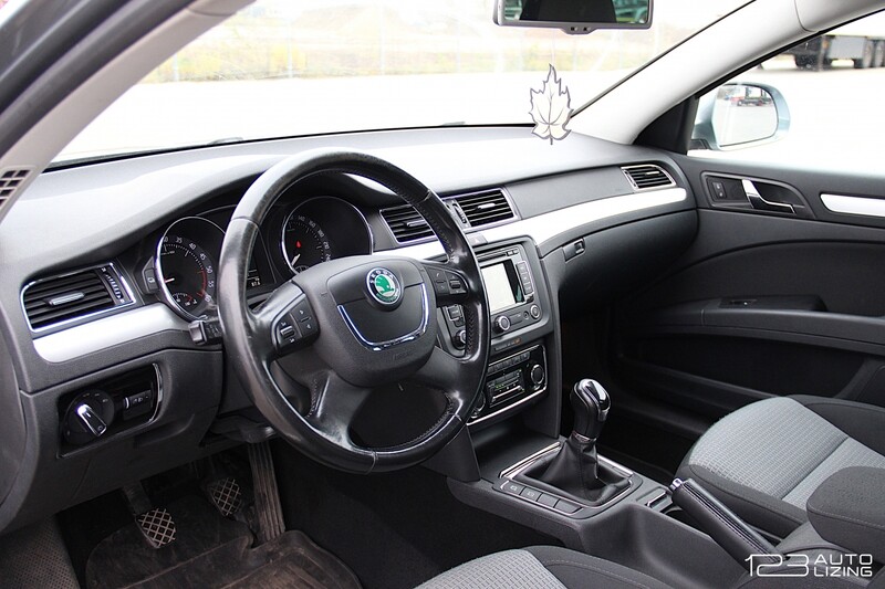 Photo 10 - Skoda Superb 2012 y Wagon